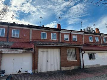 Casa adosada en venta en Burgos, Villafría La Ventilla Castañares. Casas adosadas.