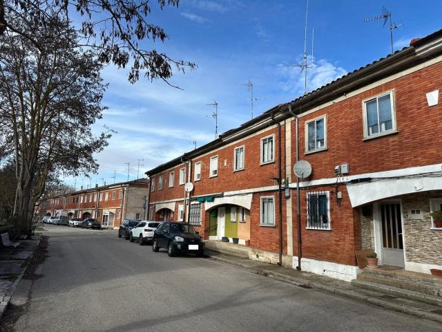 Casa adosada en venta en Burgos, Villafría La Ventilla Castañares. Casas adosadas.