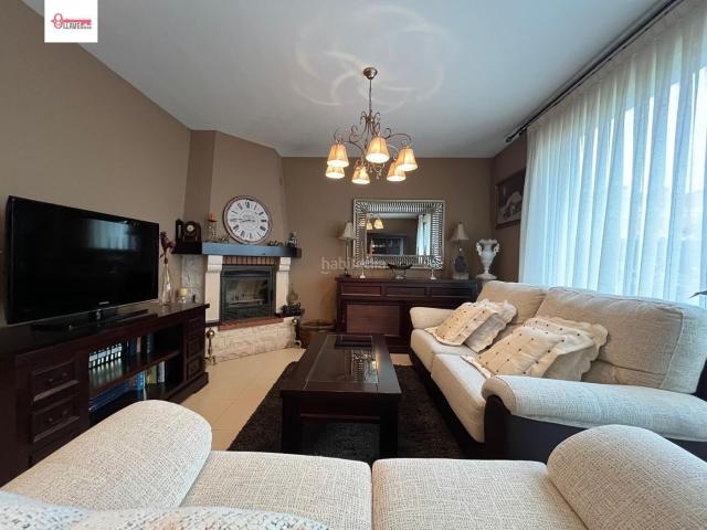 Casa adosada en venta en Burgos, Villimar V1 V2 S3 S4 San Cristobal. CHALET ADOSADO VENTA EN V1. Casas adosadas.
