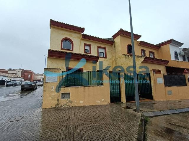 Casa adosada en Venta en Burguillos