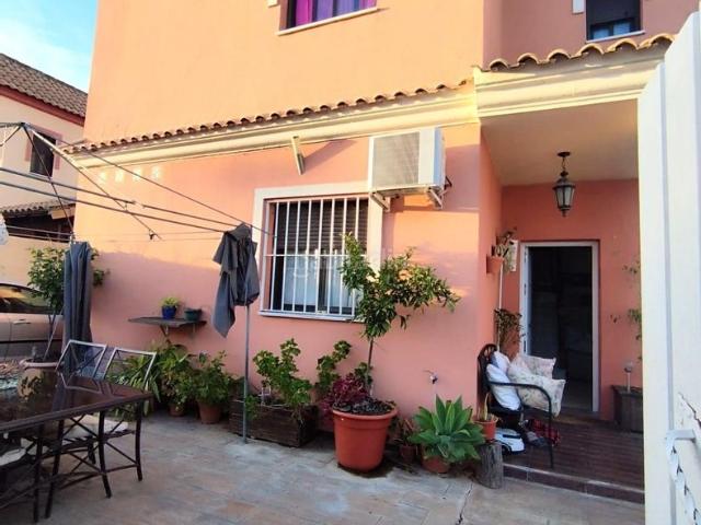 Casa adosada en venta en Burguillos. Casa adosada esquinera con piscina en una ubicación privilegiada!. Casas adosadas.