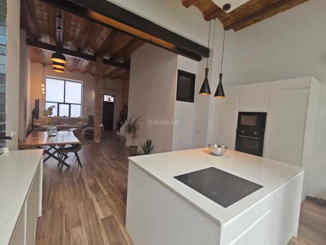 Casa adosada en venta en Burjassot, Zona Concordia. Casa con alma de 1900, reformada con gusto. Casas adosadas.