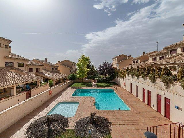 Casa adosada en Venta en Gójar