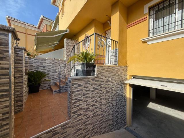 Casa adosada en venta en Gójar. Venta de chalet adosado en el centro de Gójar. Casas adosadas.