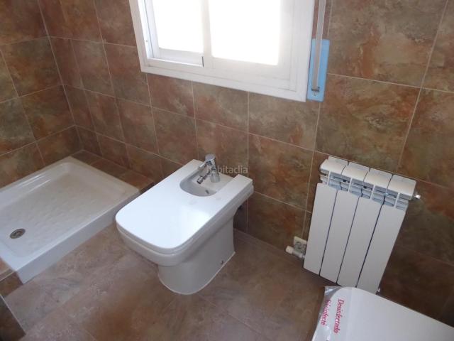 Casa adosada en venta en Golmés. OPORTUNIDAD PARA INVERSORES O AUTOPROMOTORES VIVIENDA PARA FINALIZAR Y REGULARIZAR. Casas adosadas.
