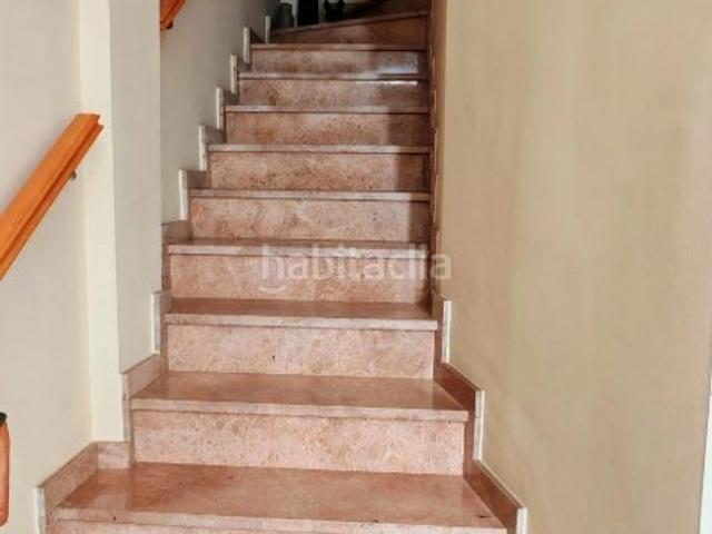 Casa adosada en venta en Golmés. ESPECTACULAR CASA CON JARDÍN Y PISCINA. Casas adosadas.