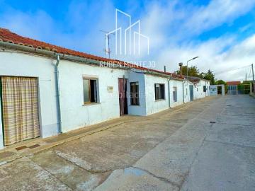 Casa adosada en venta en Gomecello. Vivienda Unifamiliar en Gomecello. Casas adosadas.