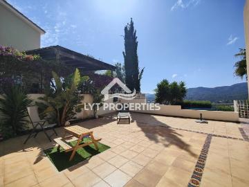 Casa adosada en venta en Gata de Gorgos. Bungalow con jardín privado y vistas panorámicas en Gata Residencial. Casas adosadas Gata de.