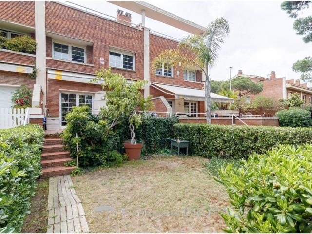 Casa adosada en venta en Gavà, Gava Mar. CHALET ADOSADO EN GAVA MAR. Casas adosadas.