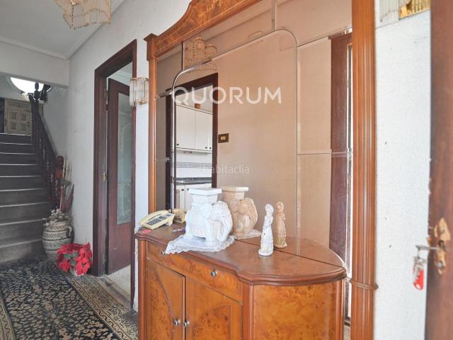 Casa adosada en venta en Galdakao. Casa Adosada Con Terreno De 520 m2 En Olabarrieta. Casas adosadas.