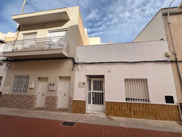 Casa adosada en venta en Gandia, Grau de Gandía Marenys de Rafalcaid. Casa adosada para reformar. Casas adosadas.
