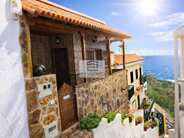 Casa adosada en venta en Garachico. Descubre esta encantadora vivienda de 108 m útiles situada en el precioso municipio costero de Garachico, un lugar con un encanto. Casas adosadas.