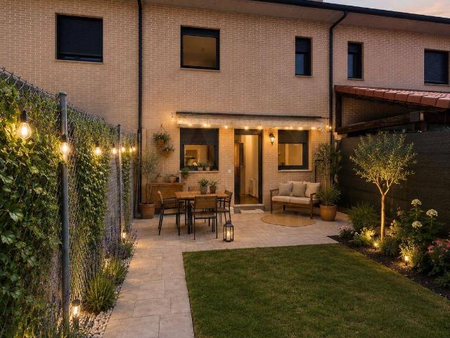 Casa adosada en Venta en Garrafe de Torío