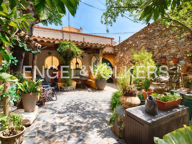 Casa adosada en Venta en Garriguella