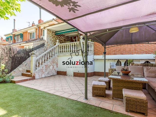 Casa adosada en venta en Getafe, Perales del Río. Chalet en venta en Perales del Río, Getafe, con gran patio. Casas adosadas.