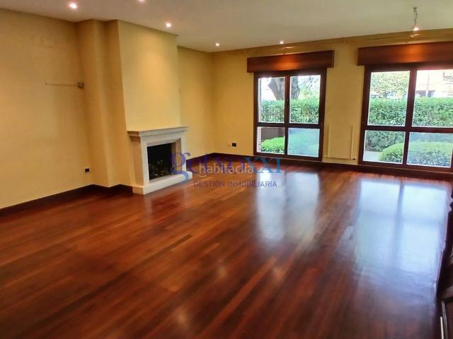 Casa adosada en venta en Getxo, Las Arenas. Gestión Inmobiliaria Getxo XXI pone en venta en exclusiva, adosado dúplex en la prestigiosa calle de Zugazarte de Las Arenas, de 2. Casas adosadas.