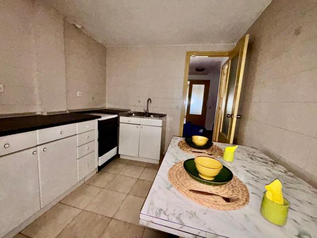 Casa adosada en venta en Gelsa. BONITO UNIFAMILIAR EN GELSA CON TERRAZAS. Casas adosadas.