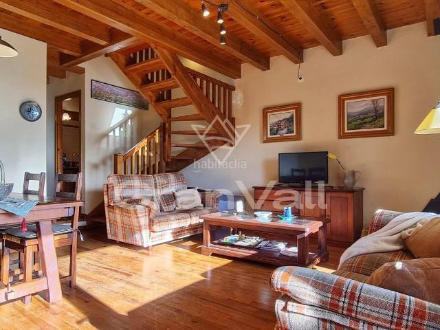 Casa adosada en venta en Ger Pirineos. Amplia casa adosada con magníficas vistas y jardín en la Pleta de Saga. Casas adosadas.