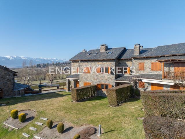 Casa adosada en venta en Ger Pirineos. Casa Adosada en Pleta de Saga con Licencia Turística. Casas adosadas.
