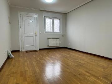 Casa adosada en venta en Gijón, Tremañes. Vivienda adosada con terraza de 25 metros cuadrados. Casas adosadas.