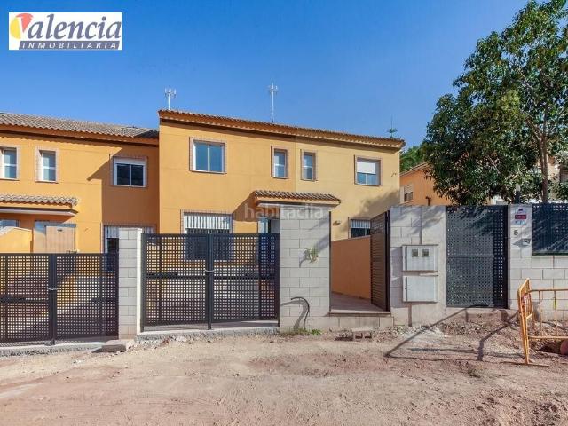 Casa adosada en venta en Gilet. Casas adosadas.