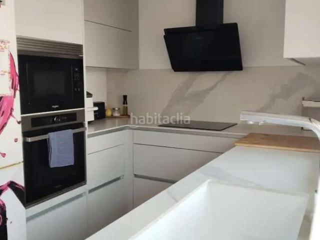 Casa adosada en venta en Gilet. Adosado en Gilet con terrazas, piscina privada y alta eficiencia energética. Casas adosadas.