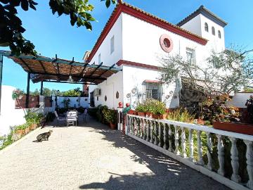 Casa adosada en Venta en Gines