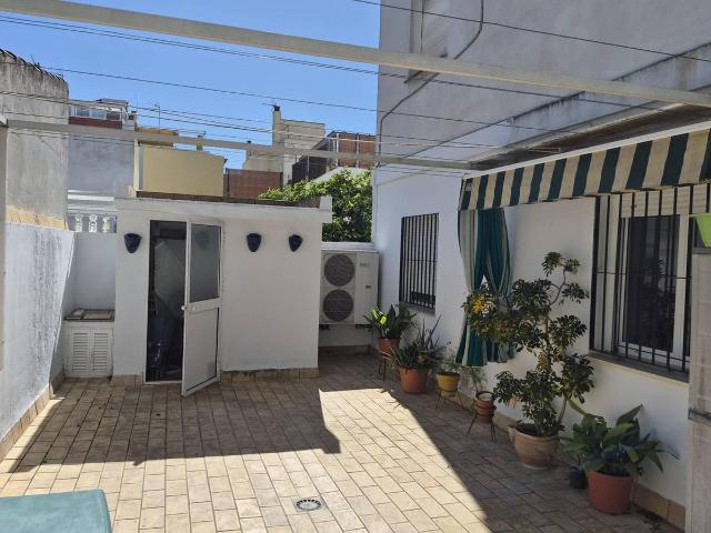 Casa adosada en Venta en Gines