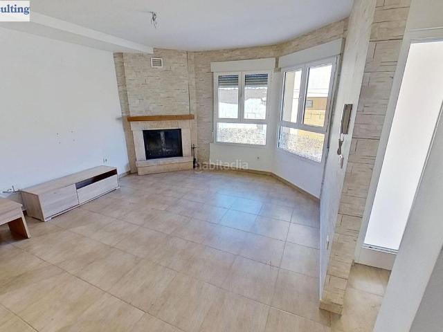 Casa adosada en venta en Gineta La. FINANCIACIÓN AL 100!ADOSADO CON MÚLTIPLES PLANTAS, ASCENSOR, GARAJE Y ZONAS EXTERIORES. Casas adosadas Gineta.