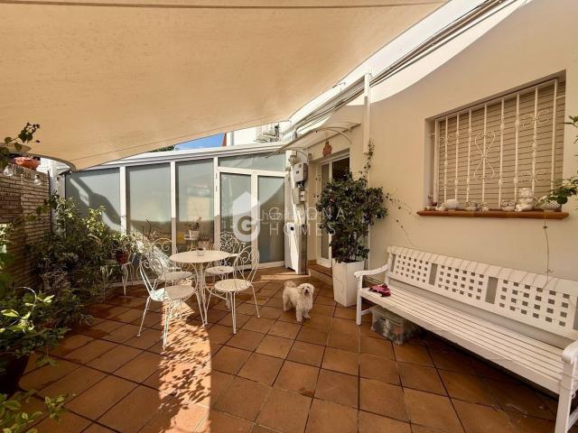 Casa adosada en venta en Girona, Montjuïc. Casa adosada con piscina, terrazas y vistas a Girona, a 5 minutos del Barri Vell. Casas adosadas.