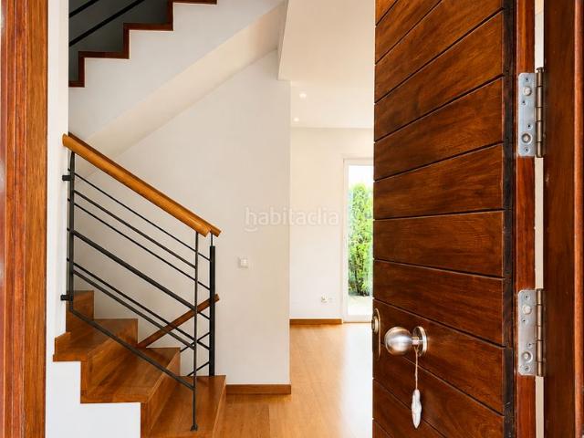 Casa adosada en venta en Girona, Palau. Exclusiva casa con jardín privado en Palau, una de las mejores zonas de Girona. Casas adosadas.