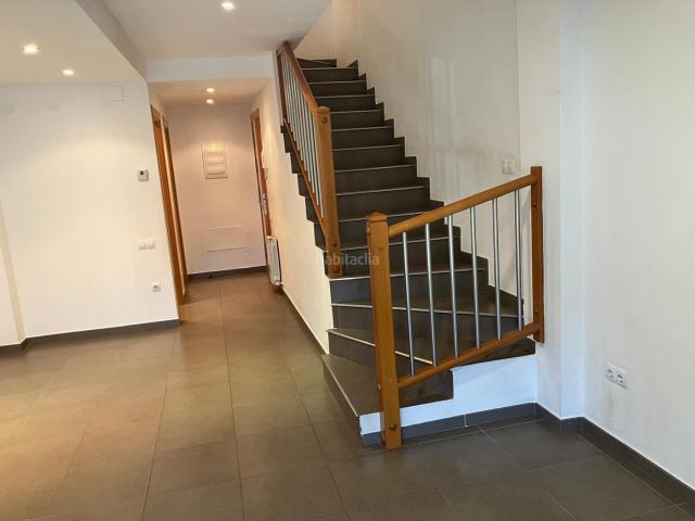 Casa adosada en venta en Gironella. CASA UNIFAMILIAR A GIRONELLA. Casas adosadas.