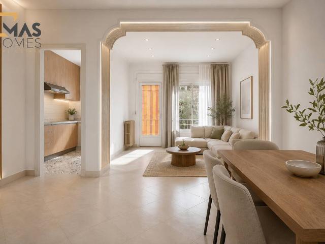 Casa adosada en Venta en Gràcia