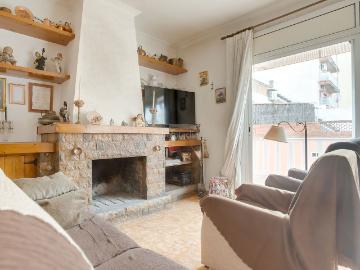 Casa adosada en venta en Granollers, Sant miquel. Casa adossada amb terrassa i potencial de reforma. Casas adosadas.