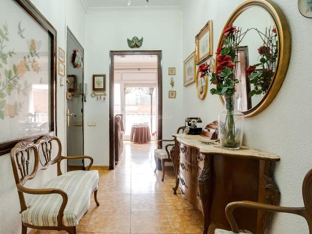 Casa adosada en venta en Granollers, Sant miquel. Casa adossada amb terrassa i potencial de reforma. Casas adosadas.