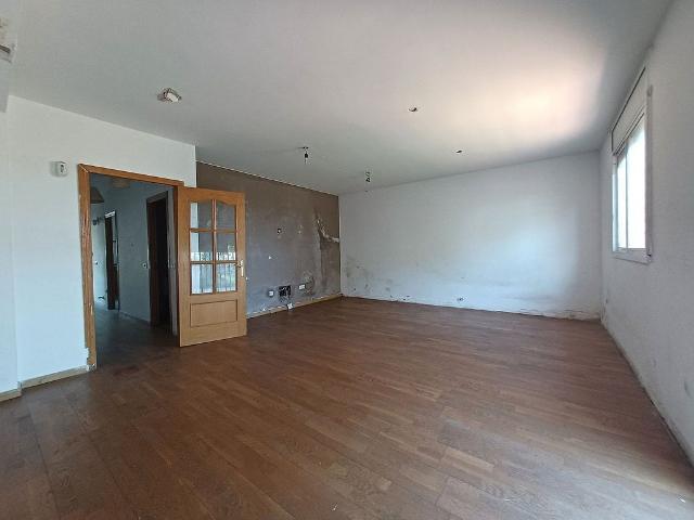 Casa adosada en venta en avenida De Catalunya, Granada, La, de 243 m² 4 habitaciones por 288.000