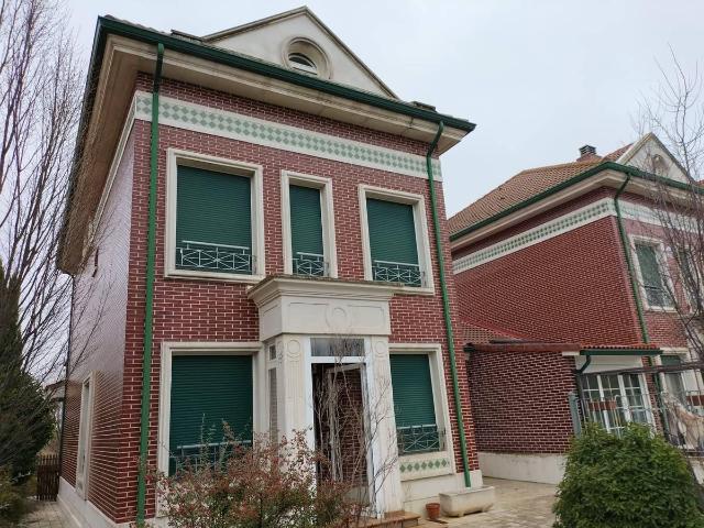 Casa adosada en Venta en Grijota