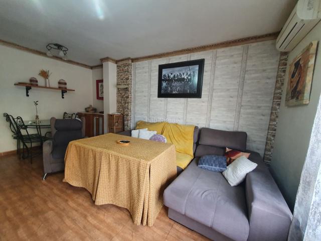 Casa adosada en venta en Guadix. CASA EN BUENA ZONA DE GUADIX. Casas adosadas.