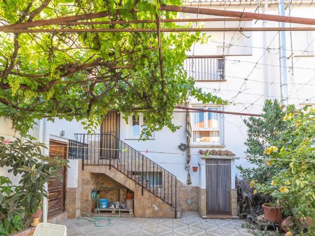 Casa adosada en Venta en Guadix