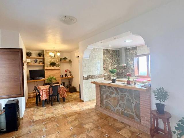 Casa adosada en Venta en Guaro