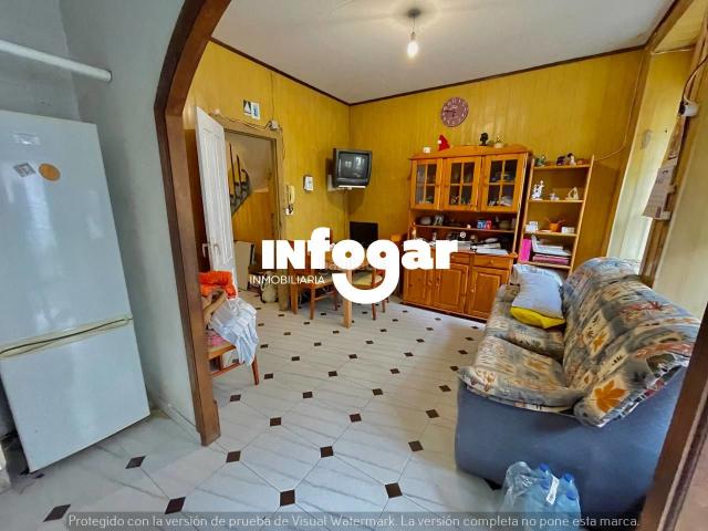 Casa adosada en venta en Guarda A. CASA CON AMPLIO PATIO EN EL CENTRO DE A GUARDA. Casas adosadas Guarda.