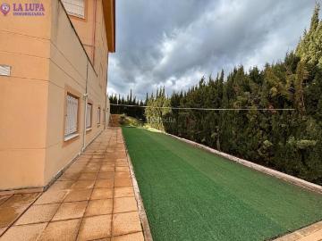 Casa adosada en venta en Guardia de Jaén La. MAGNIFICO CHALET ADOSADO EN VENTA EN URBANIZACION PRIVADA. Casas adosadas Guardia de Jaén.