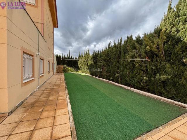 Casa adosada en venta en Guardia de Jaén La. MAGNIFICO CHALET ADOSADO EN VENTA EN URBANIZACION PRIVADA. Casas adosadas Guardia de Jaén.