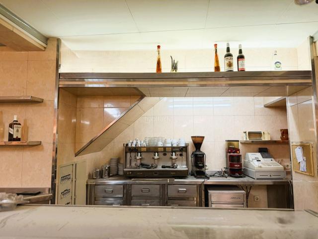 Casa adosada en venta en Guardiola de Berguedà. Se venden 2 pisos y bajos localrestaurante para reformar en el Collet Guardiola de Berguedà. Casas adosadas Guardiola de.