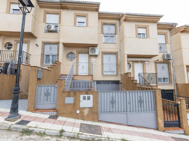 Casa adosada en Venta en Güevéjar