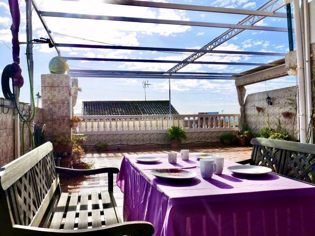 Casa adosada en venta en Guillena, Guillena pueblo. CHALET ADOSADO EN GUILLENA CON GARAJE Y TERRAZA. Casas adosadas.