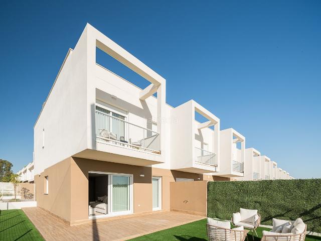 Casa adosada en venta en Guillena, Las Pajanosas. Casas adosadas.