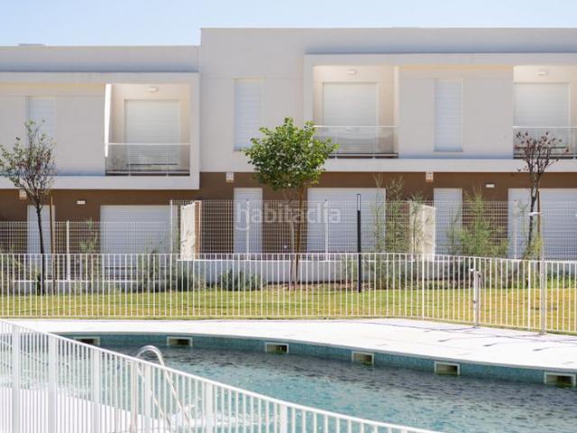 Casa adosada en venta en Guillena, Las Pajanosas. Casas adosadas.