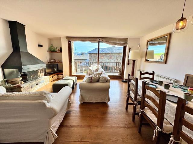 Casa adosada en venta en Guils de Cerdanya Pirineos. Tríplex en Guils de Cerdanya. Casas adosadas Guils de.