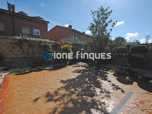Casa adosada en venta en Guissona. Ione Finques Ofrece. Casas adosadas.